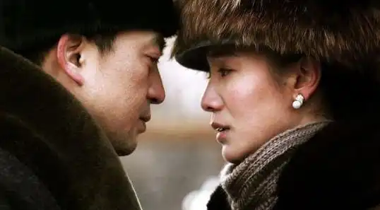 她出道12年至今不红,曾击败章子怡夺得影后,今38岁美艳动人