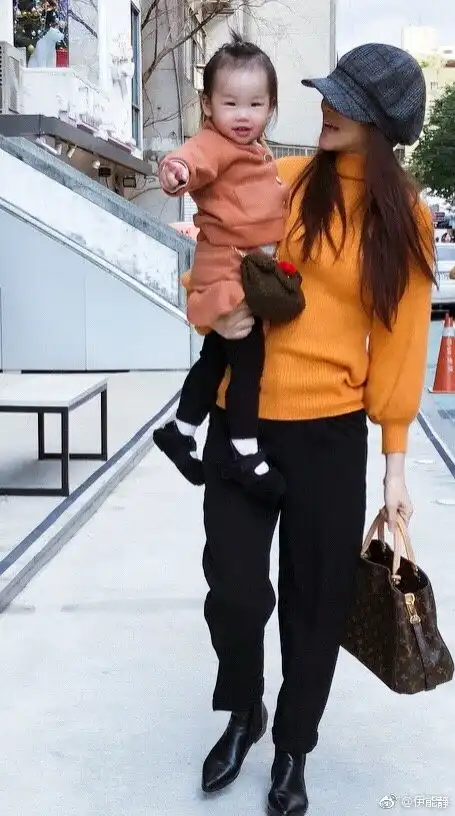 伊能静狂晒女儿照片,网友有没有整容从下一代就能看出来