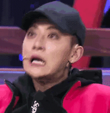 路人偶遇黄子韬,行走的表情包萌出新高度