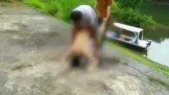 高中生游泳溺亡,村民跪地人工呼吸