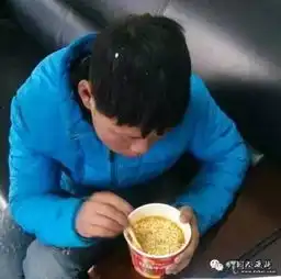 爸服刑妈失踪13岁男孩去打工想奶奶行百里返家