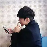 很大胆潇洒的男生头像风雨遮掩不住你阳光的气质男生头像