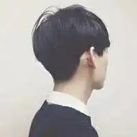 男生头像真人侧脸抱小动