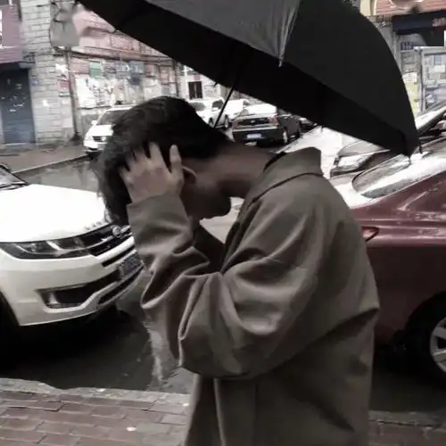 男生头像我的焦虑源于我过度的快乐