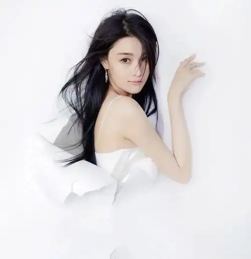 天真还是有意黄圣依上节目提李晨石头梗,张馨予听后表情尴尬变脸