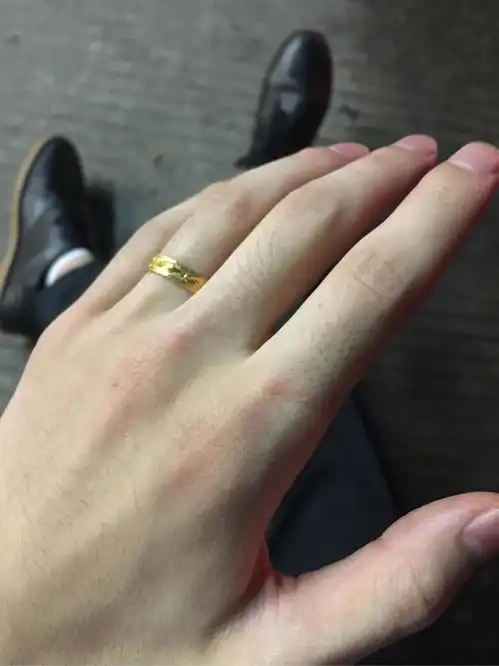 为什么百分之九十的男人左手食指都有这种划痕呢