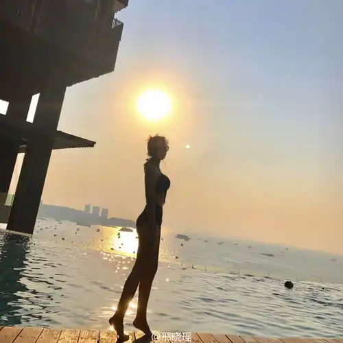 网红美女邢晓瑶晒出劲爆的比基尼美照吸睛
