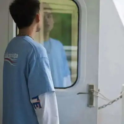 ins男头是不是把所有委屈都咽男生头像我要个性网