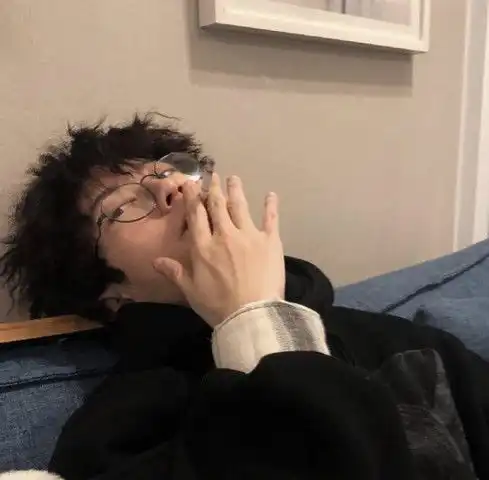 和男生聊天时,对方若总回你这3句话,说明已经讨厌你了