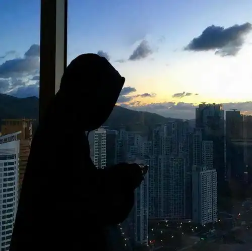 分享一些好看的真人男女头像,来选一张吧