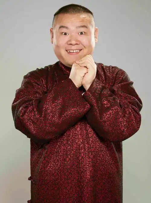 岳云鹏晒胡歌彭于晏侧脸问网友我哪边脸好看