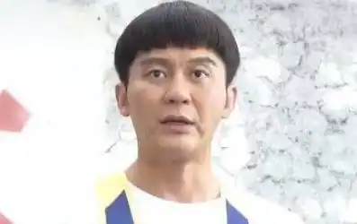 42岁李晨演17岁高中生,齐刘海锅盖头太违和,有人解释为喜剧效果
