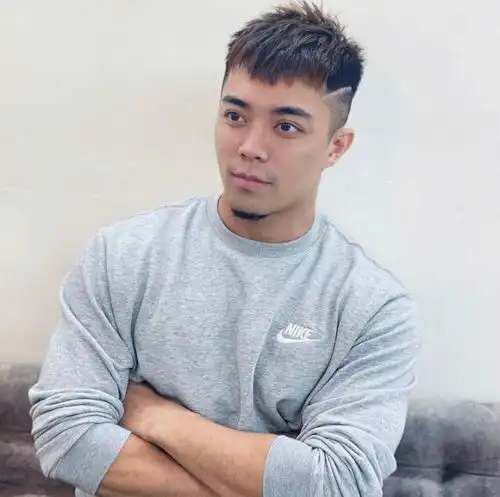 男生理发不要只会稍微剪短,这12款发型阳光帅气,潮流有范