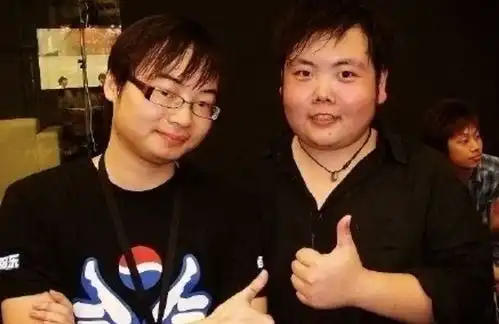 18年前凭一张照片走红的小胖,曾一度火成表情包,如今已结婚生女