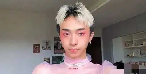 伊能静儿子跳女团舞,表情腼腆娇俏,可以成团出道了