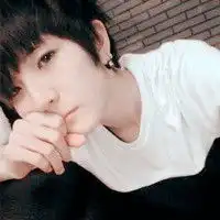 伤感男生头像只需要一个人想要靠近带给我幸福的温馨
