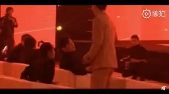 范丞丞上台领奖,李晨露面鼓掌停不下来,表情亮了