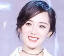 杨幂赵丽颖甜甜月牙笑好独特谁的笑容更治愈