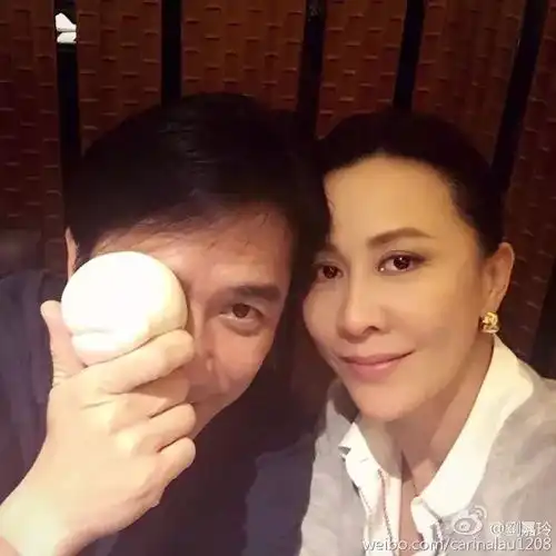 她被嘲长相一般,结婚多年膝下无子,凭什么被全国最帅的男人宠上天