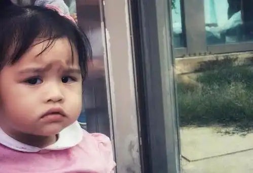 包贝尔晒女儿饺子的萌照,超级可爱,网友活捉一枚表情包