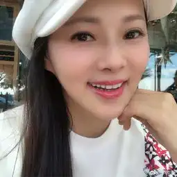 49岁伊能静素颜血拼老态尽现,但是不耽误她和老公秀恩爱