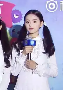 杨超越厉害了,学习杨幂的自黑套路,接棒郑爽成为热搜体质女艺人