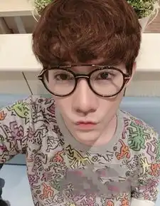 00后小鲜肉发型男孩子阳光帅气的发型图片