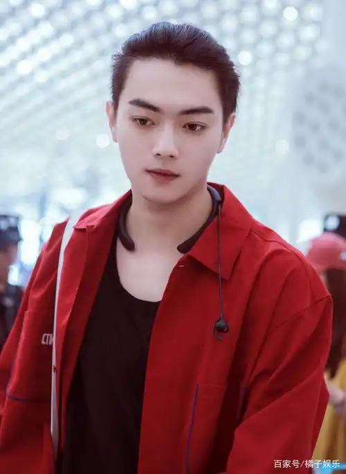 都着魔了黄景瑜吴磊疯狂举铁少年感流失,粉丝大呼不必这么壮啦