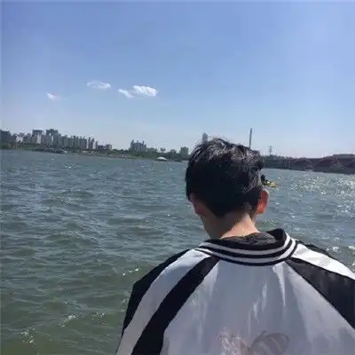 2018快手头像男生霸气十足潮流范烟还剩一口抽完我就走