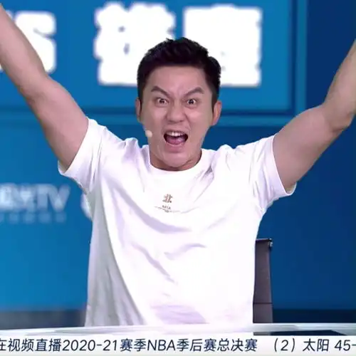 李晨表情包三连拍大黑牛机智完成抠鼻表情nba总决赛李晨