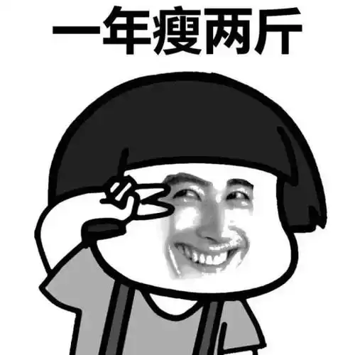好不容易忙完了,我坐在沙发上喝水