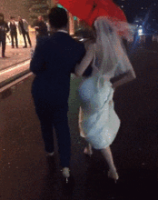 搞笑gif把妹子姿势不能摆的太帅