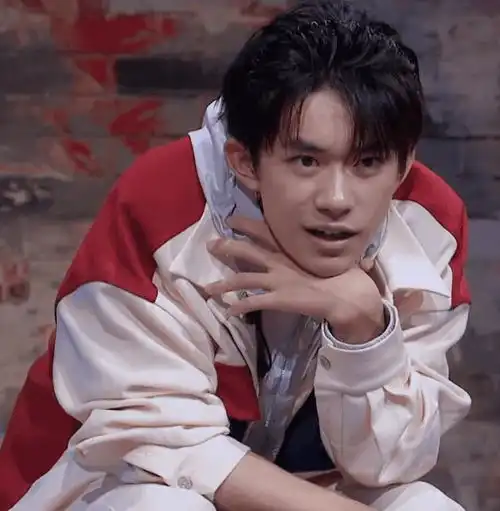 如何理解少年的你中易烊千玺扮演的小北和周冬雨扮演的陈念之间的感情