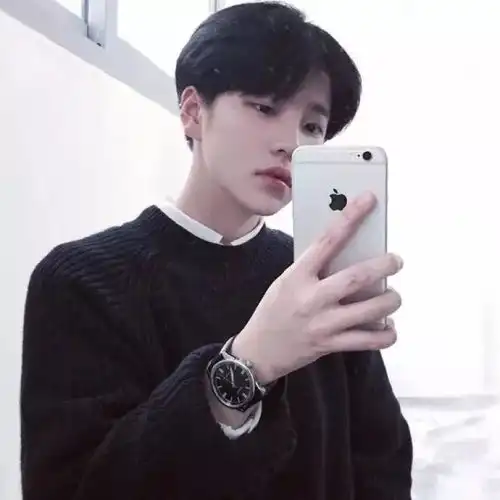 男生头像阳光质感王源新