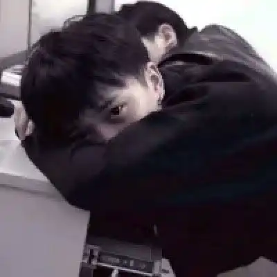 男生头像伤感的真人头像