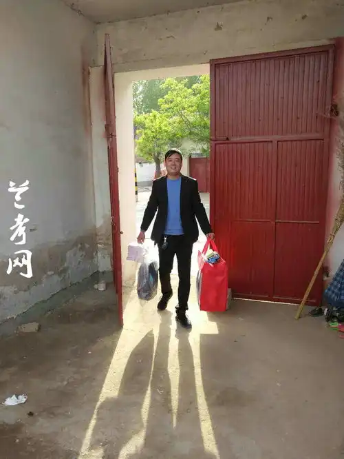 兰考爱心人士走进坝头张庄村看望贫困孤寡老人及留守儿童