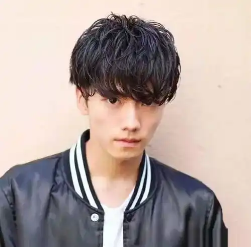 冬季的男生发型是这样的,温暖的帅气,一样阳光有男人味