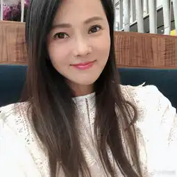 组图伊能静送儿子上学想念米粒调皮自侃笑出了鱼尾纹