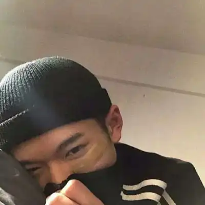 帅哥男头半脸部位头像底线一旦没有就崩溃