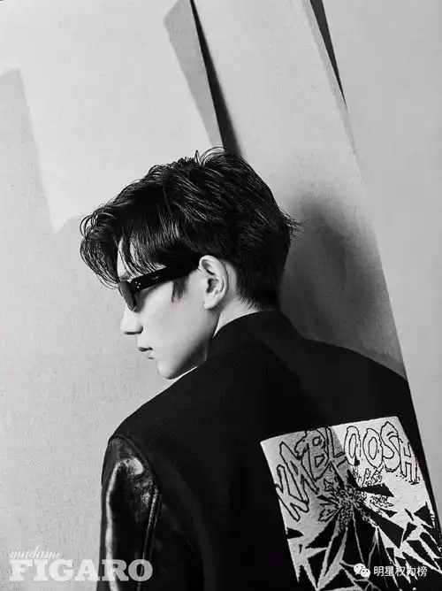 快讯朱一龙彩排照李易峰封面吴磊生日写真王源杂志