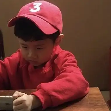 有没有金雪小朋友和其他男孩子的情头呀