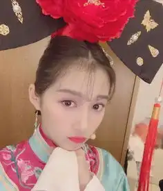 关晓彤晒古装造型,小表情好可人,这样的她你喜欢吗