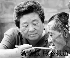 60岁农妇30年赡养6位孤寡老人资助14个人上学