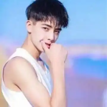 2025最火头像男生孙一宁