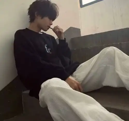 忧郁男头情绪化文案