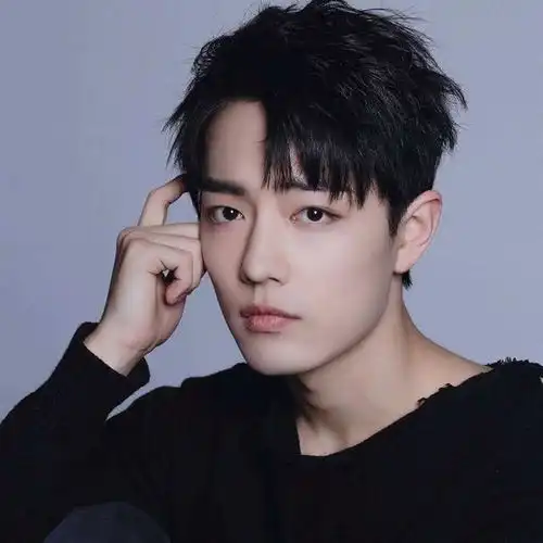 王一博疑似担任少年之名的发起人,和肖战蔡徐坤三足鼎立