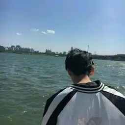 12岁头像男真人背影
