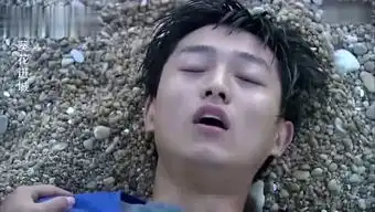 湿湿的发端白色的雪片的个人频道