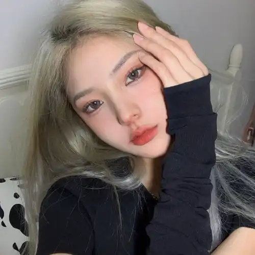 文案头像所谓世间,不就是你吗