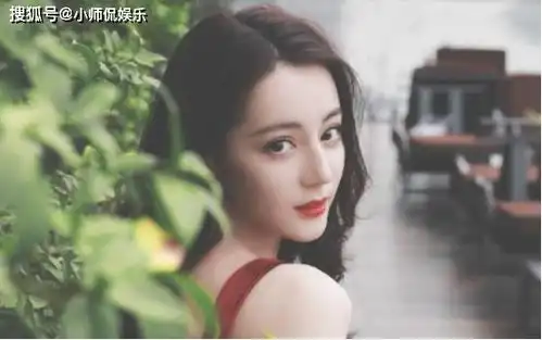 迪丽热巴为杨幂庆生,无心使用了蔡徐坤黑图,粉丝纷纷内涵热巴